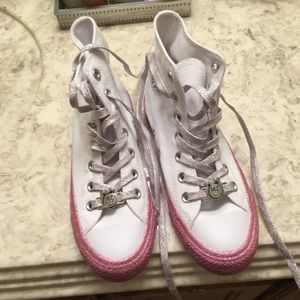 Miley Cyrus converse